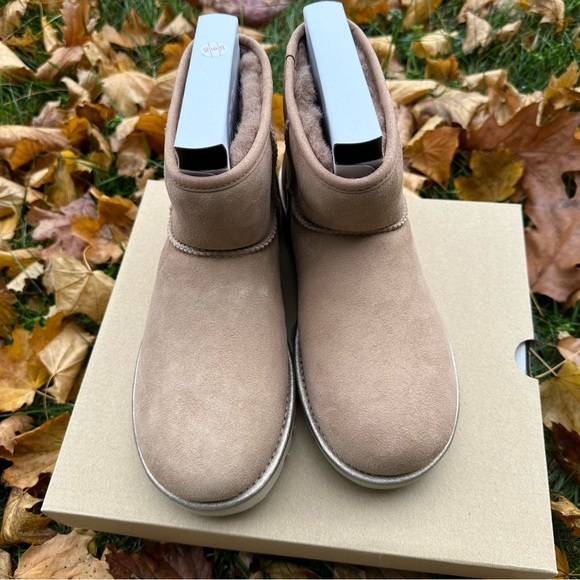 Brand New Size 11 UGG women’s classic mini shine boots/ugg - Picture 2 of 13